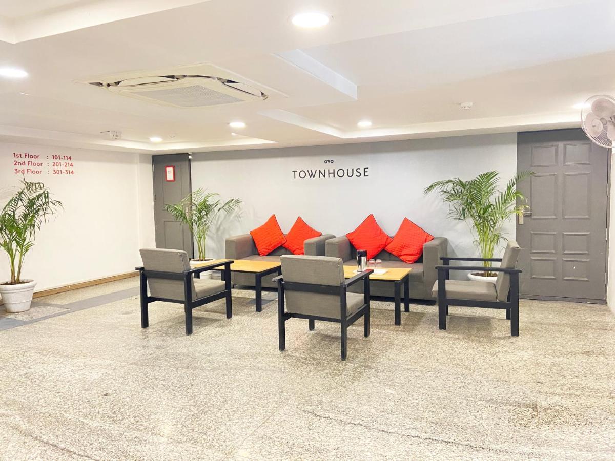 Hotel Golden Saffron By Qotel-Punjabi Bagh New Delhi Bagian luar foto