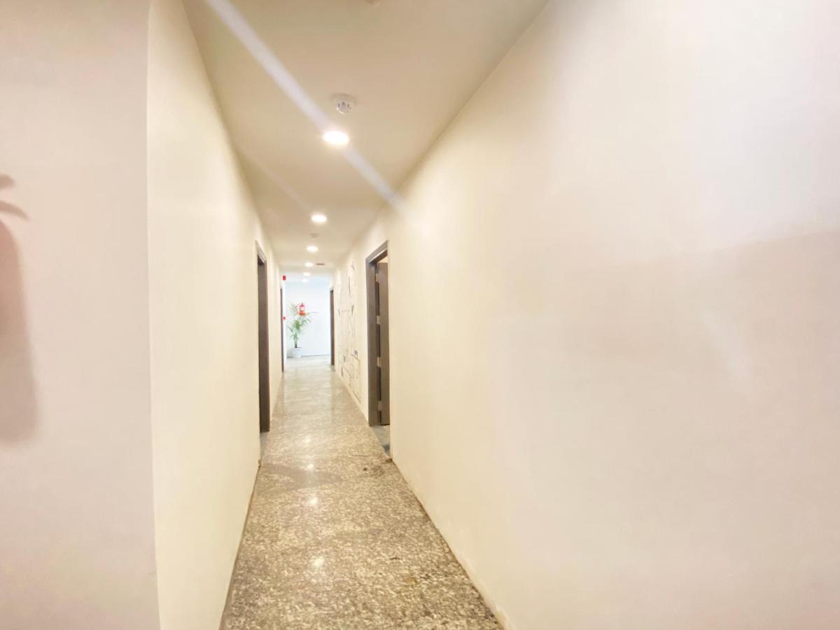Hotel Golden Saffron By Qotel-Punjabi Bagh New Delhi Bagian luar foto