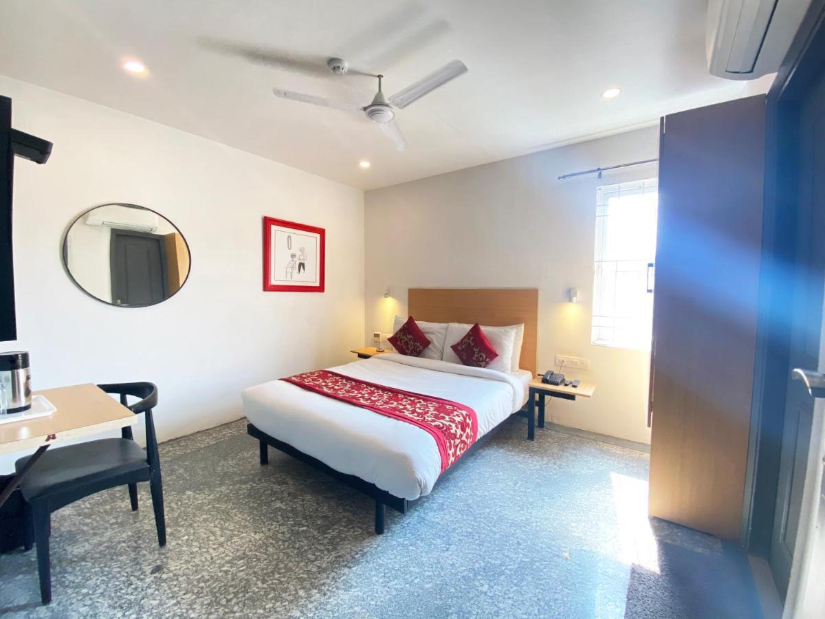 Hotel Golden Saffron By Qotel-Punjabi Bagh New Delhi Bagian luar foto