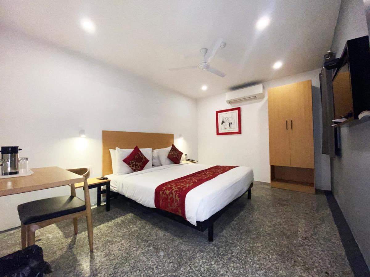 Hotel Golden Saffron By Qotel-Punjabi Bagh New Delhi Bagian luar foto