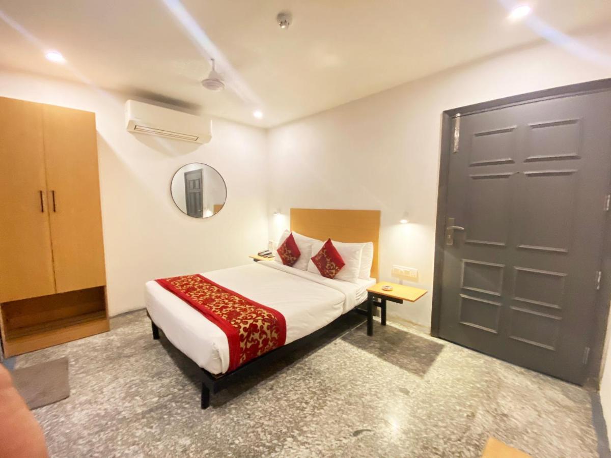 Hotel Golden Saffron By Qotel-Punjabi Bagh New Delhi Bagian luar foto