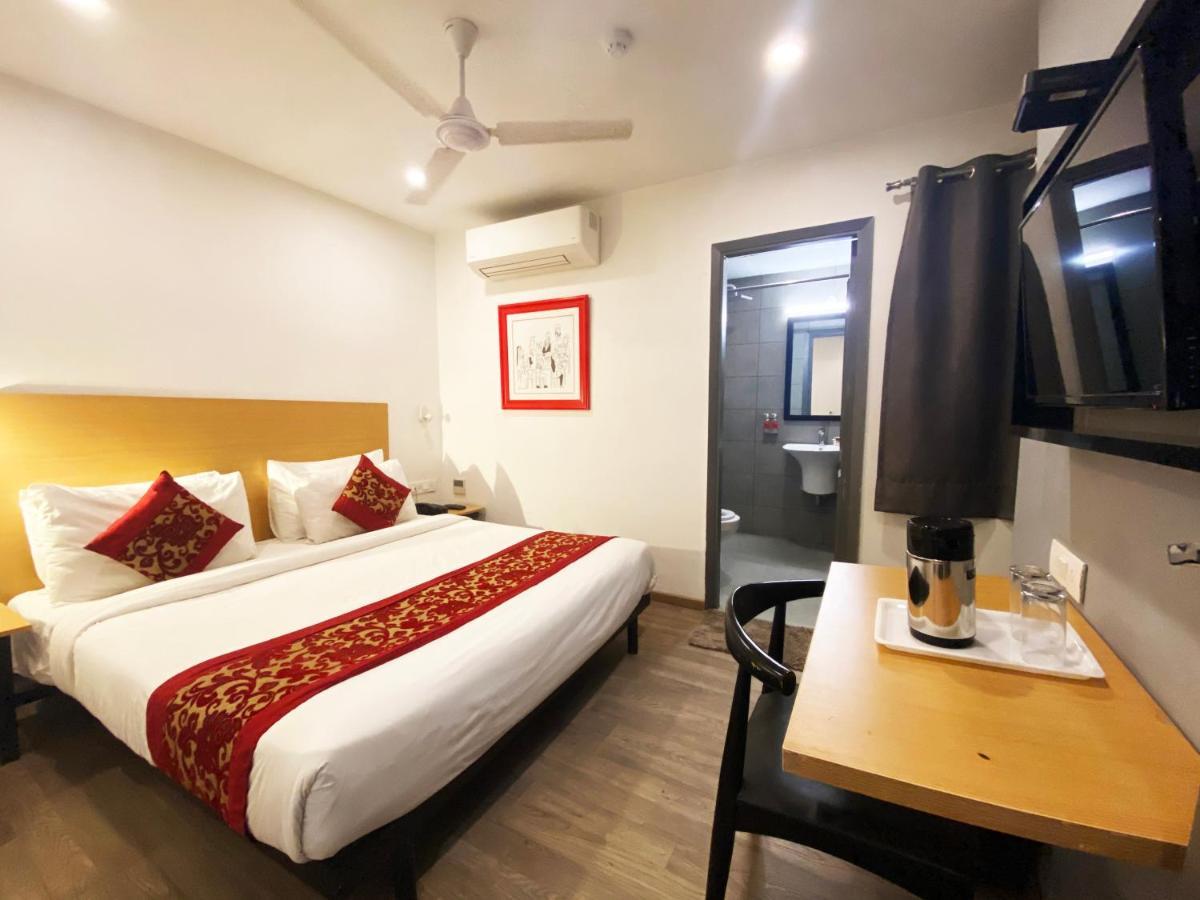 Hotel Golden Saffron By Qotel-Punjabi Bagh New Delhi Bagian luar foto
