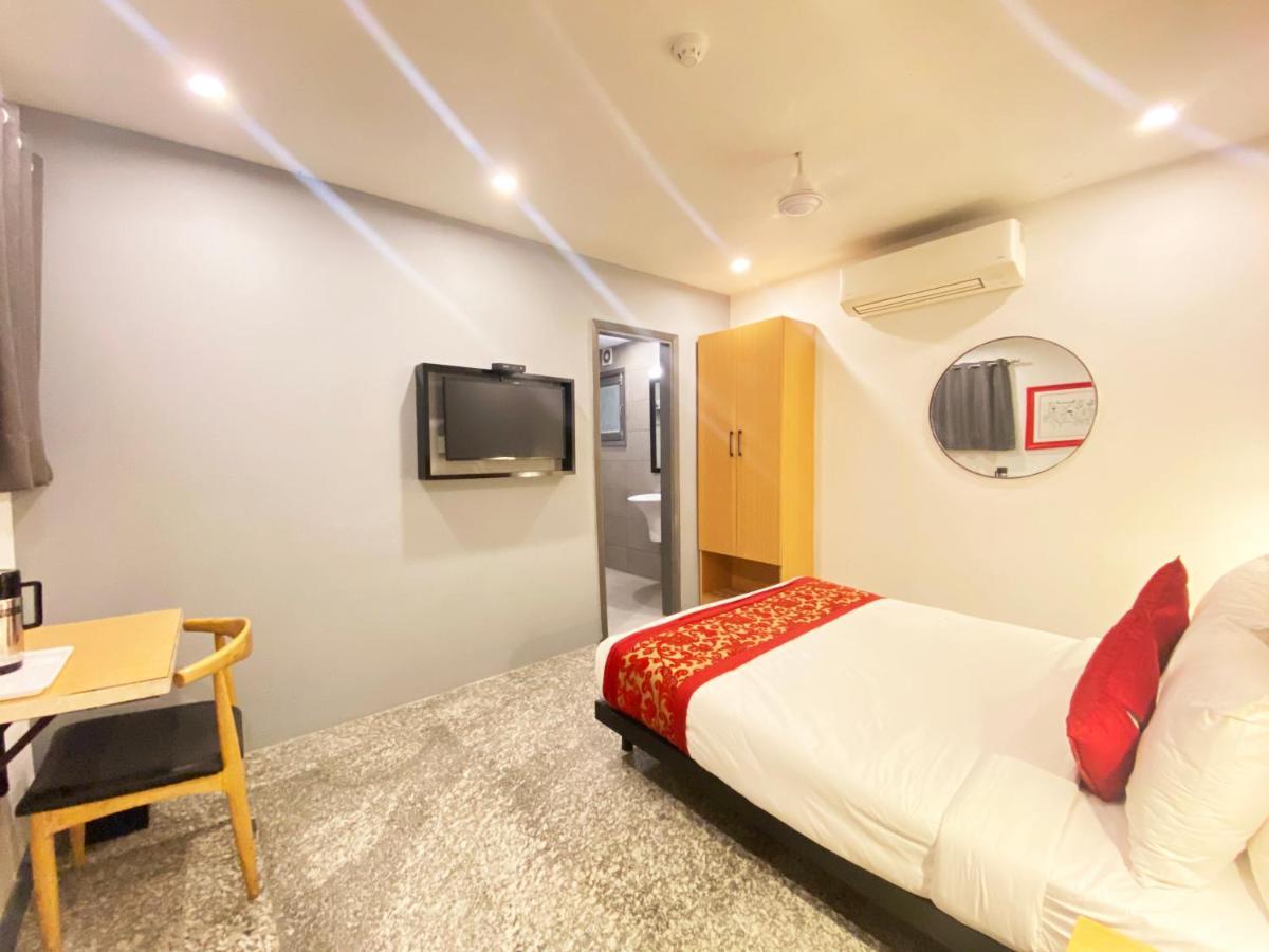 Hotel Golden Saffron By Qotel-Punjabi Bagh New Delhi Bagian luar foto