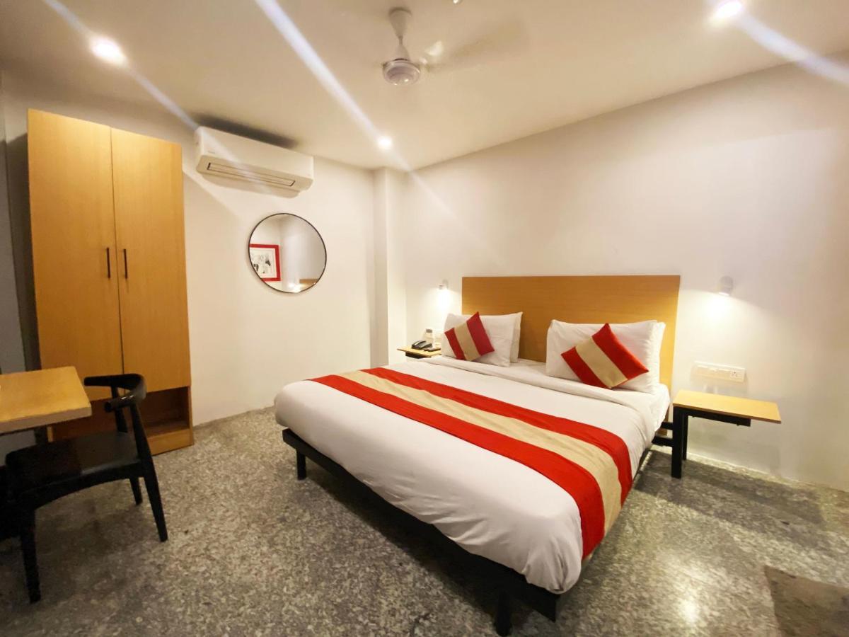 Hotel Golden Saffron By Qotel-Punjabi Bagh New Delhi Bagian luar foto