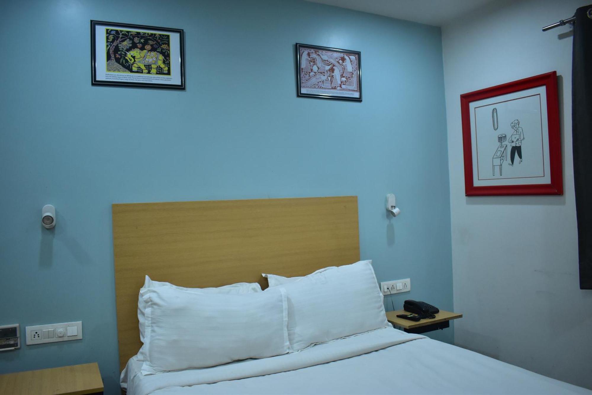 Hotel Golden Saffron By Qotel-Punjabi Bagh New Delhi Bagian luar foto