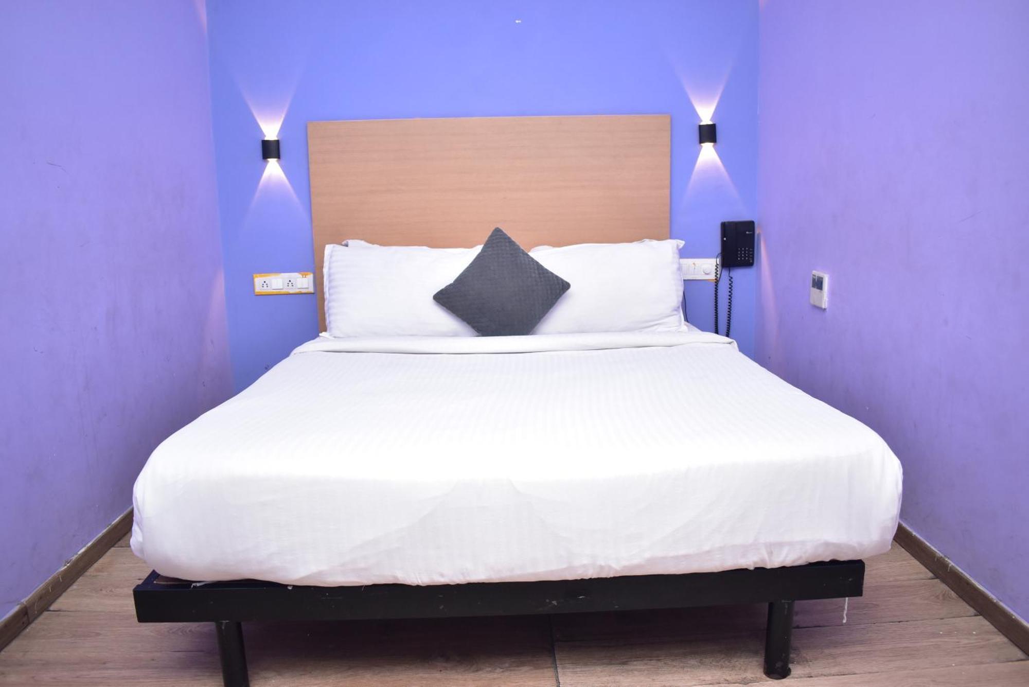 Hotel Golden Saffron By Qotel-Punjabi Bagh New Delhi Bagian luar foto