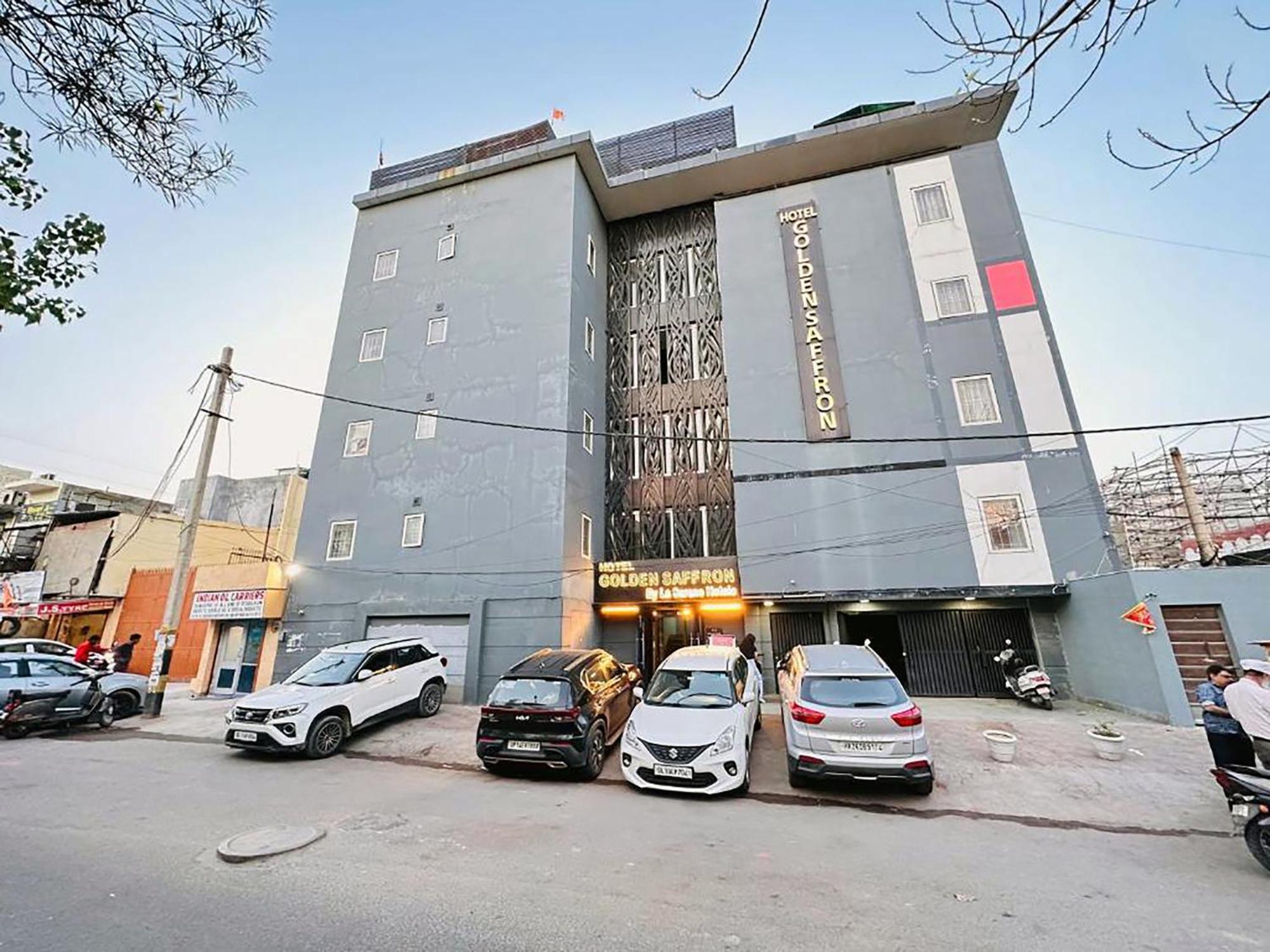 Hotel Golden Saffron By Qotel-Punjabi Bagh New Delhi Bagian luar foto