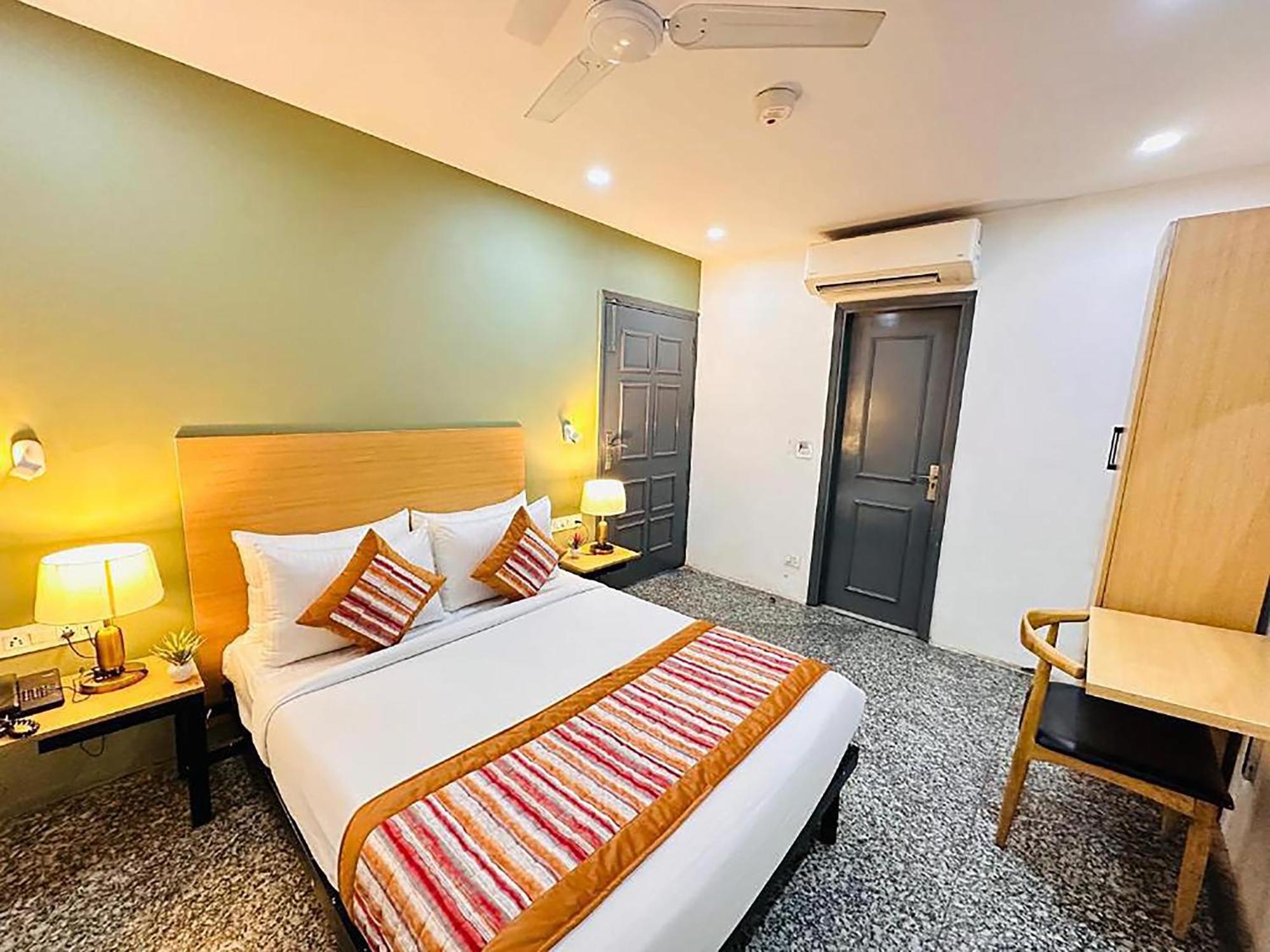 Hotel Golden Saffron By Qotel-Punjabi Bagh New Delhi Bagian luar foto