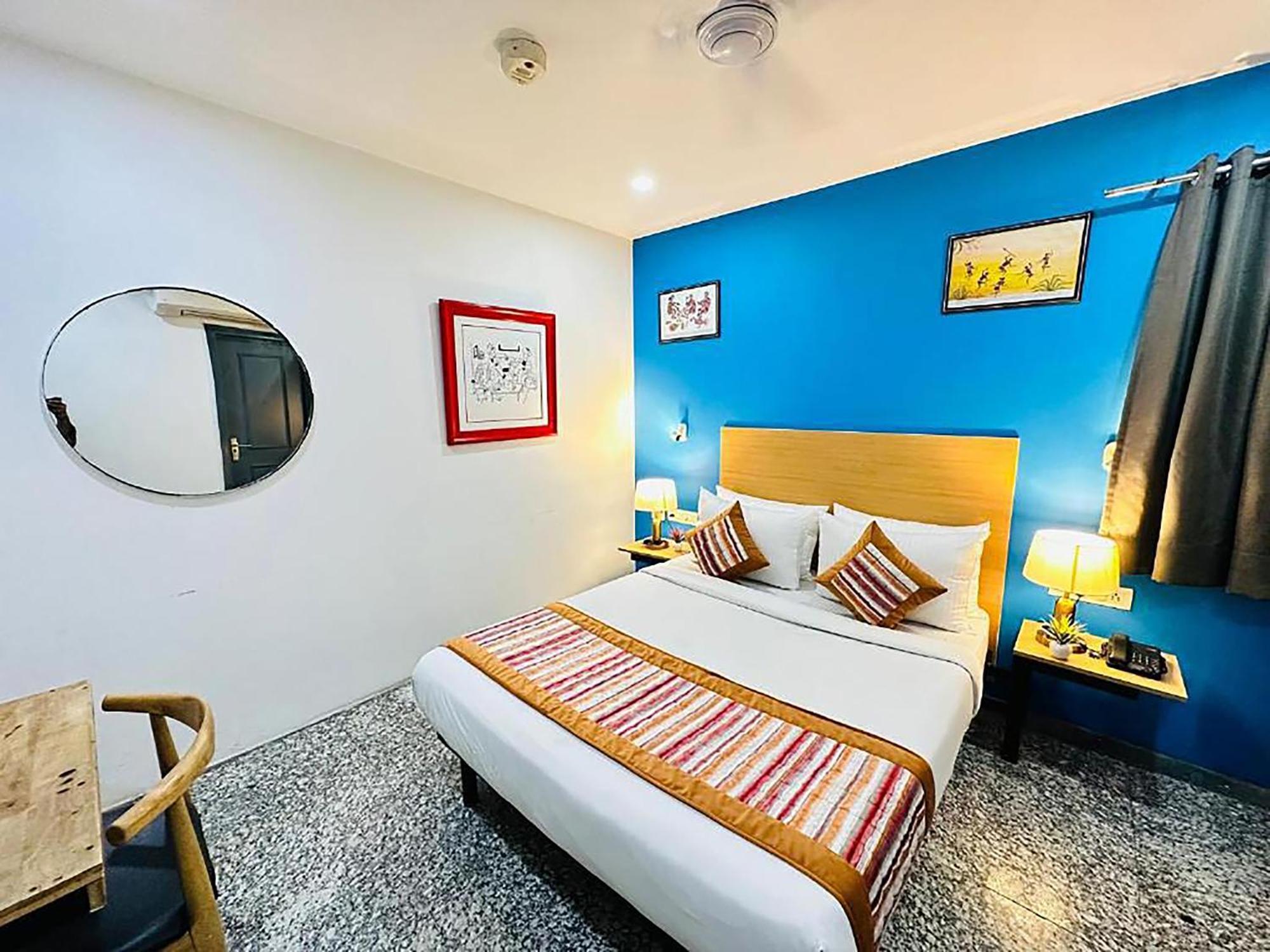Hotel Golden Saffron By Qotel-Punjabi Bagh New Delhi Bagian luar foto