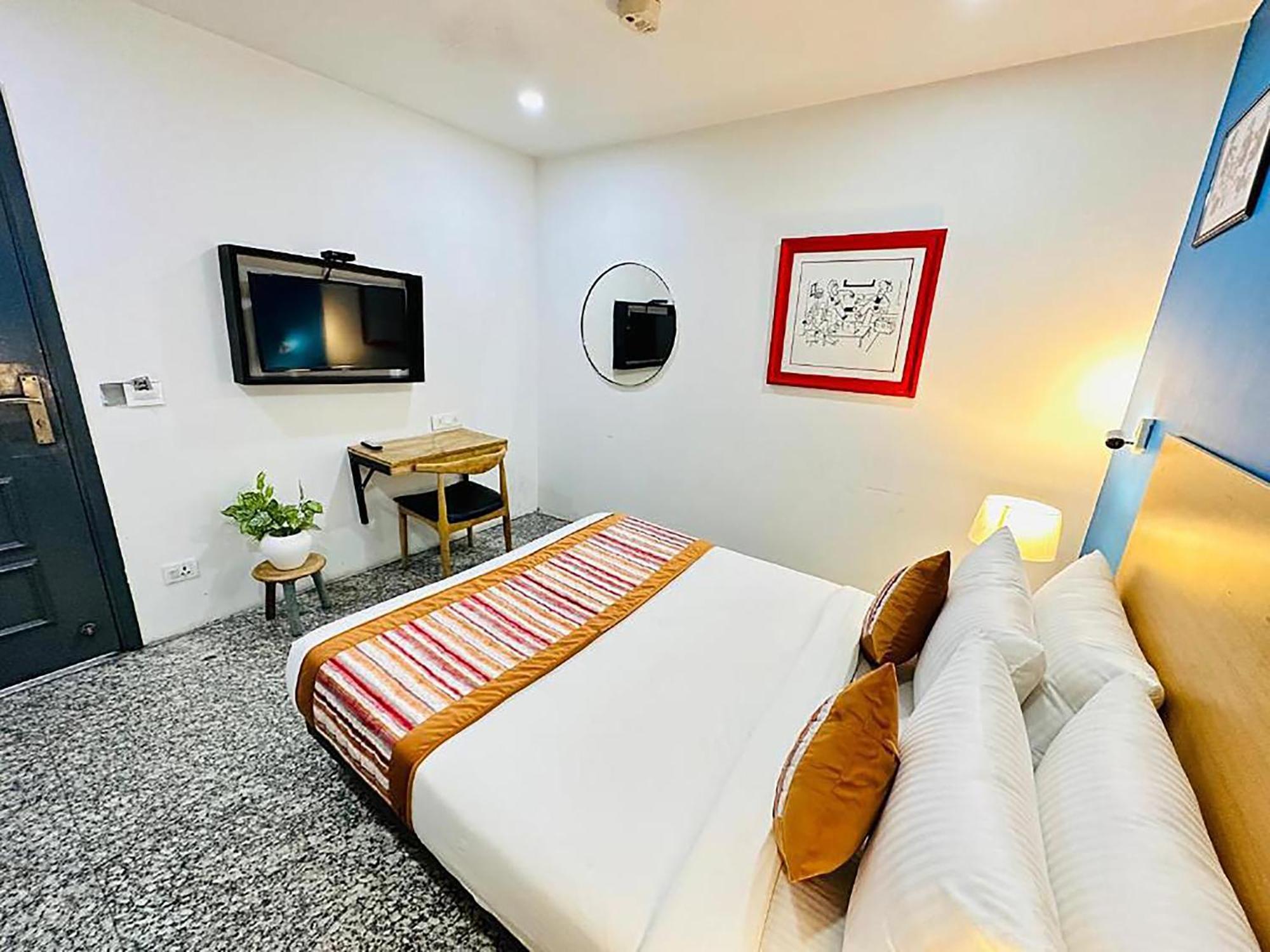Hotel Golden Saffron By Qotel-Punjabi Bagh New Delhi Bagian luar foto